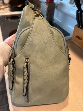 Jen and Co. Compact Sage Green Women's Crossbody Sling Bag